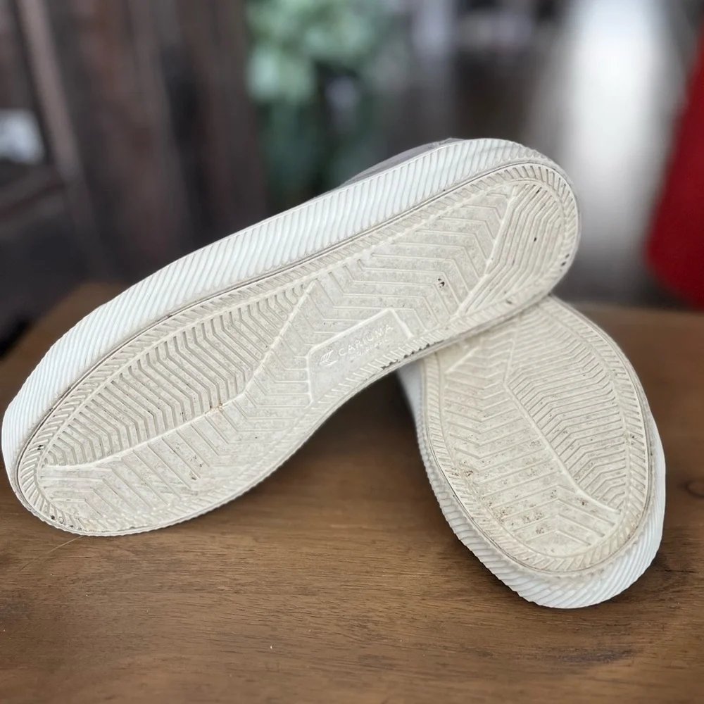 Cariuma timeless staple